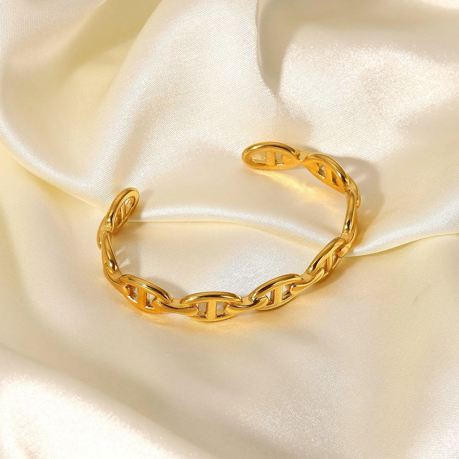 B8.18K Gold Fashion simple and generous open bracelet