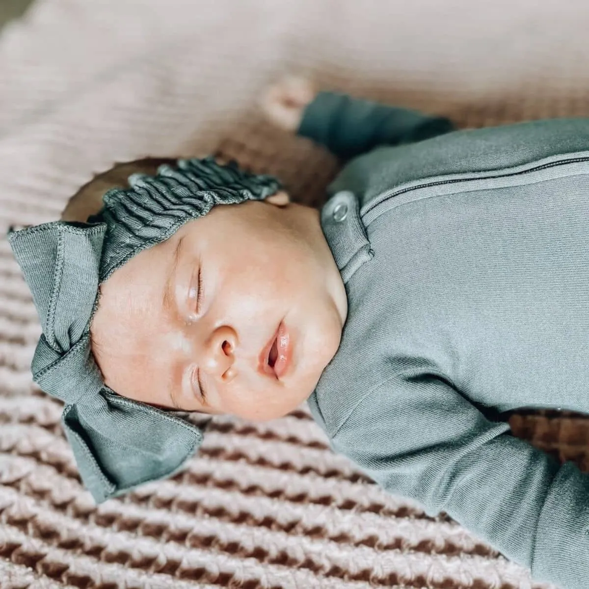 L'ovedbaby Organic Smocked Tie Headband - Seafoam