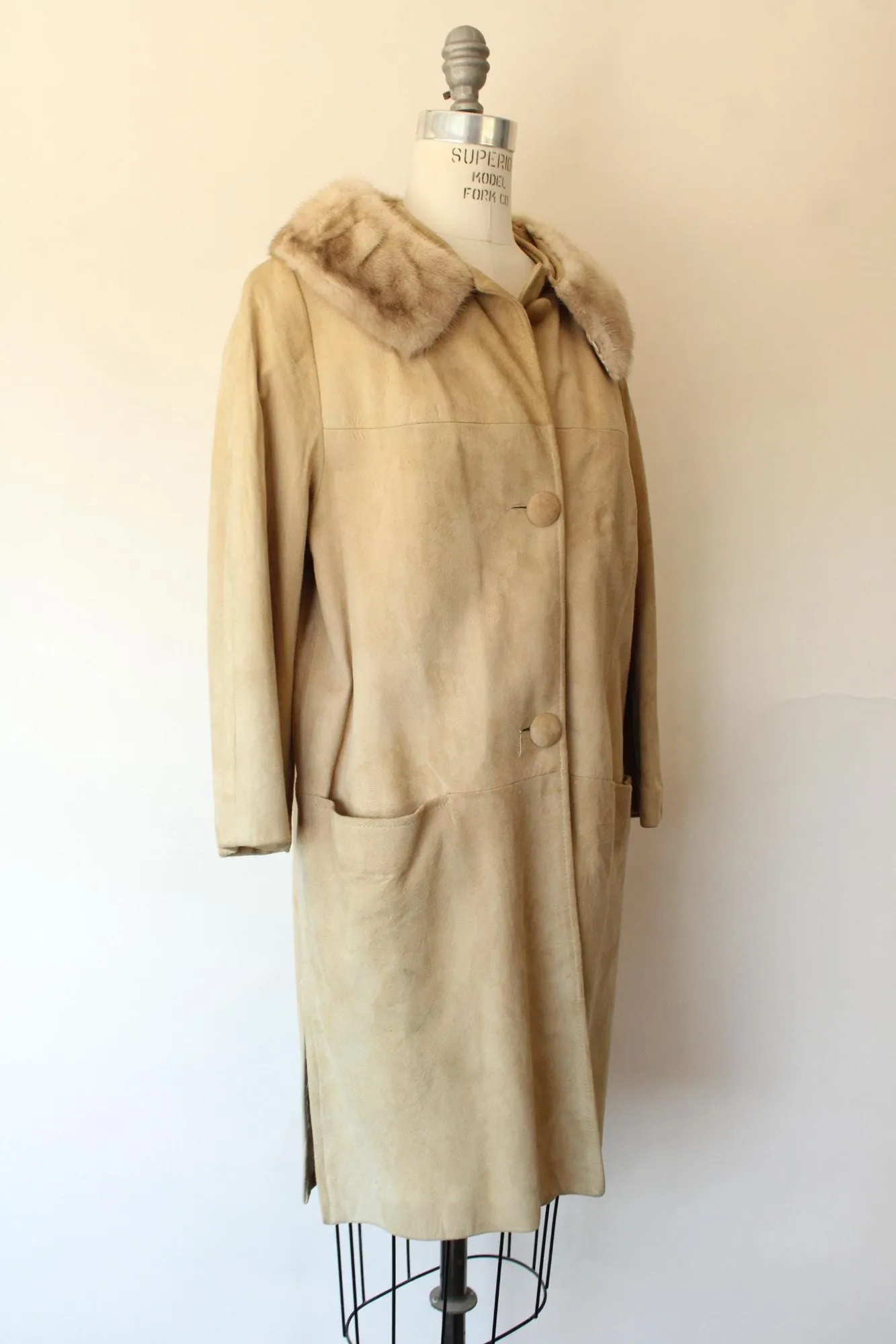 Vintage 1960s Beige Suede Coat With Fur Collar