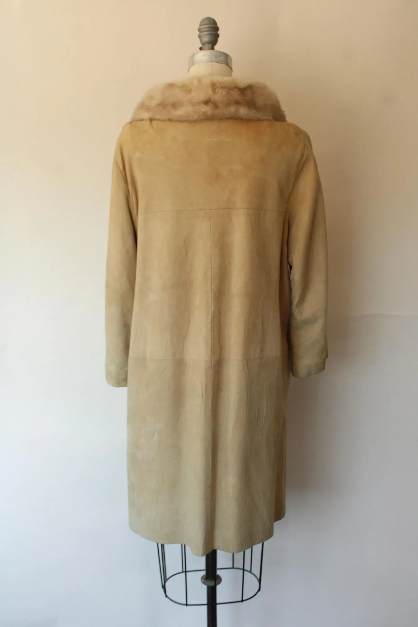 Vintage 1960s Beige Suede Coat With Fur Collar