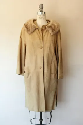 Vintage 1960s Beige Suede Coat With Fur Collar