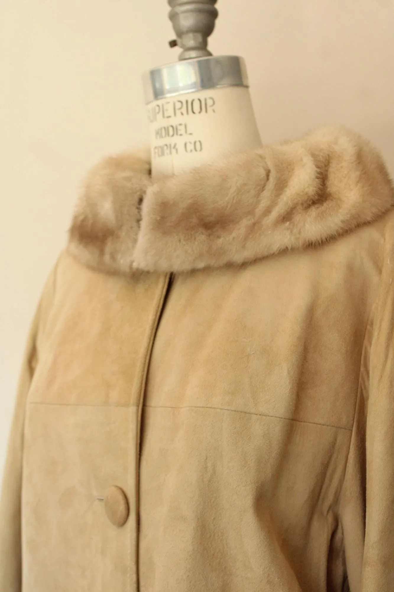 Vintage 1960s Beige Suede Coat With Fur Collar