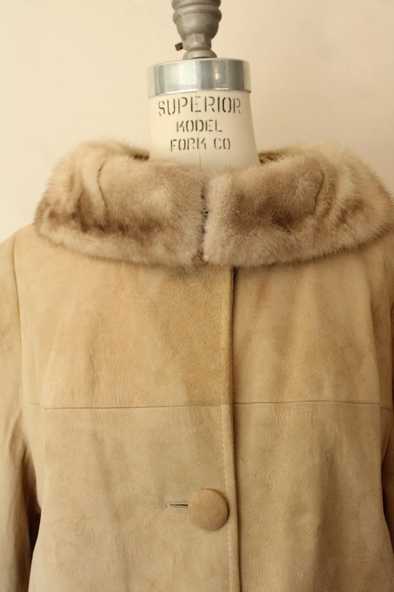 Vintage 1960s Beige Suede Coat With Fur Collar